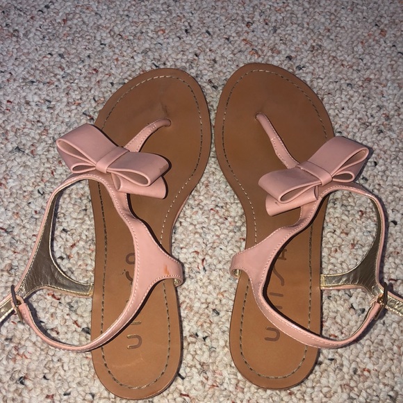 Women’s Pink Bow Sandals - Picture 2 of 3